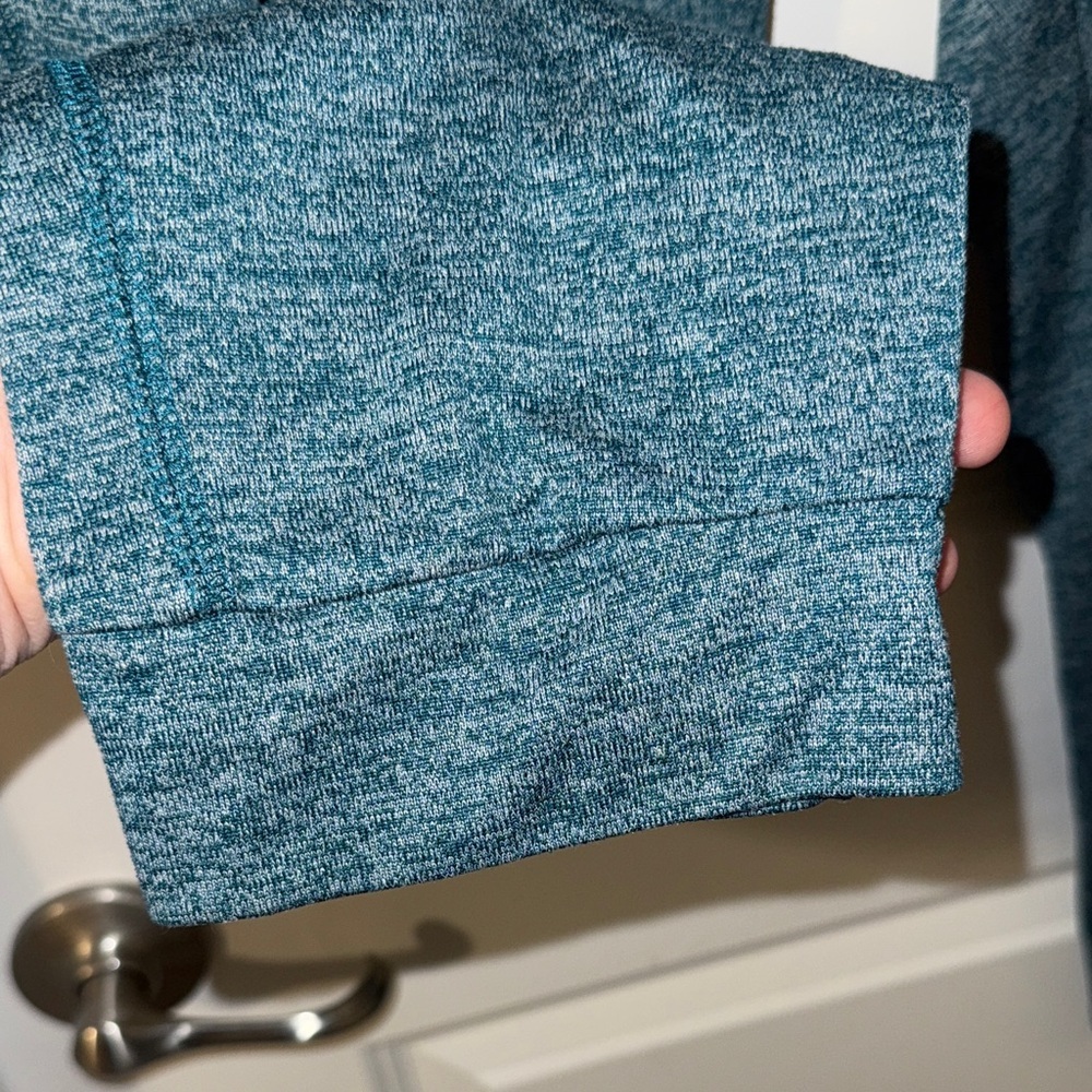 Under Armour Heathered Teal Loose Fit Heat Gear, Size XL - Picture 5 of 7
